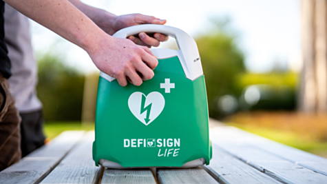 DefiSign LIFE AED with internal battery lasting at least 10 years